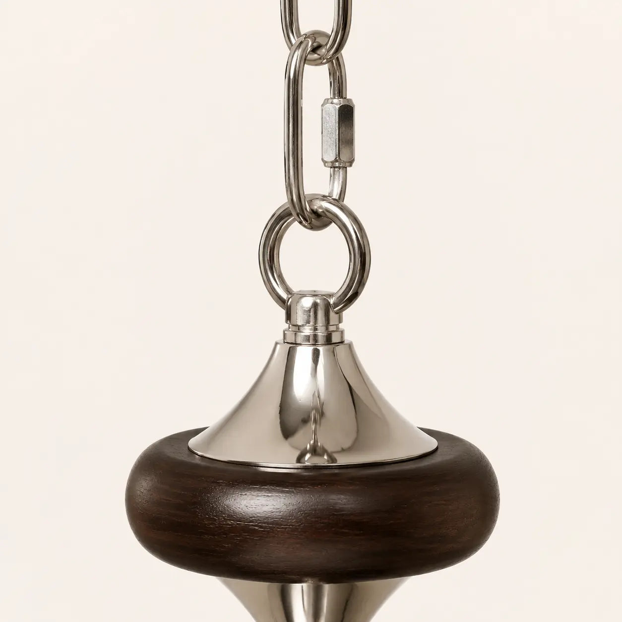 Close detail of the oval-link chain and suspension connector