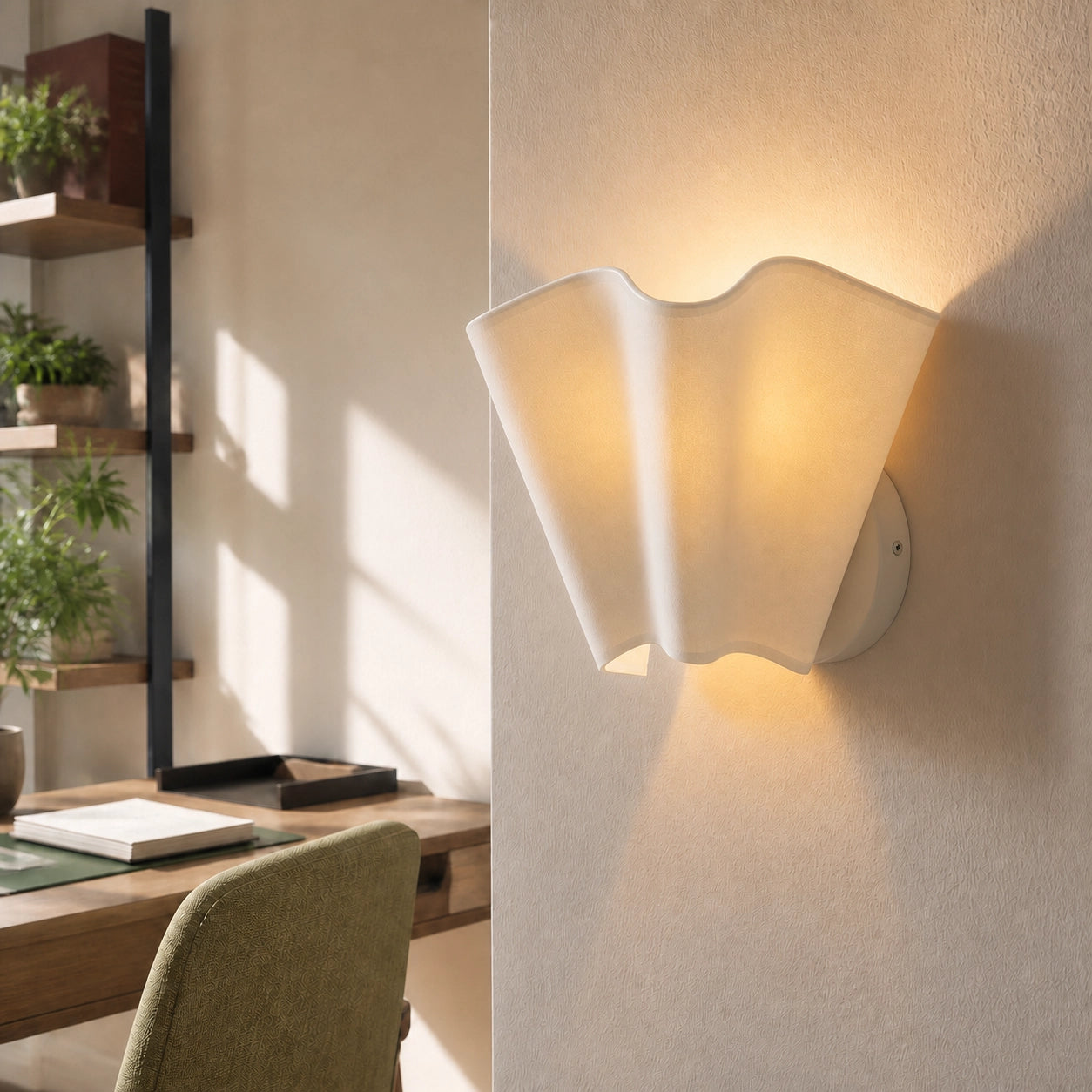 Modern Classic Linen Shade Scalloped Wall Lamp