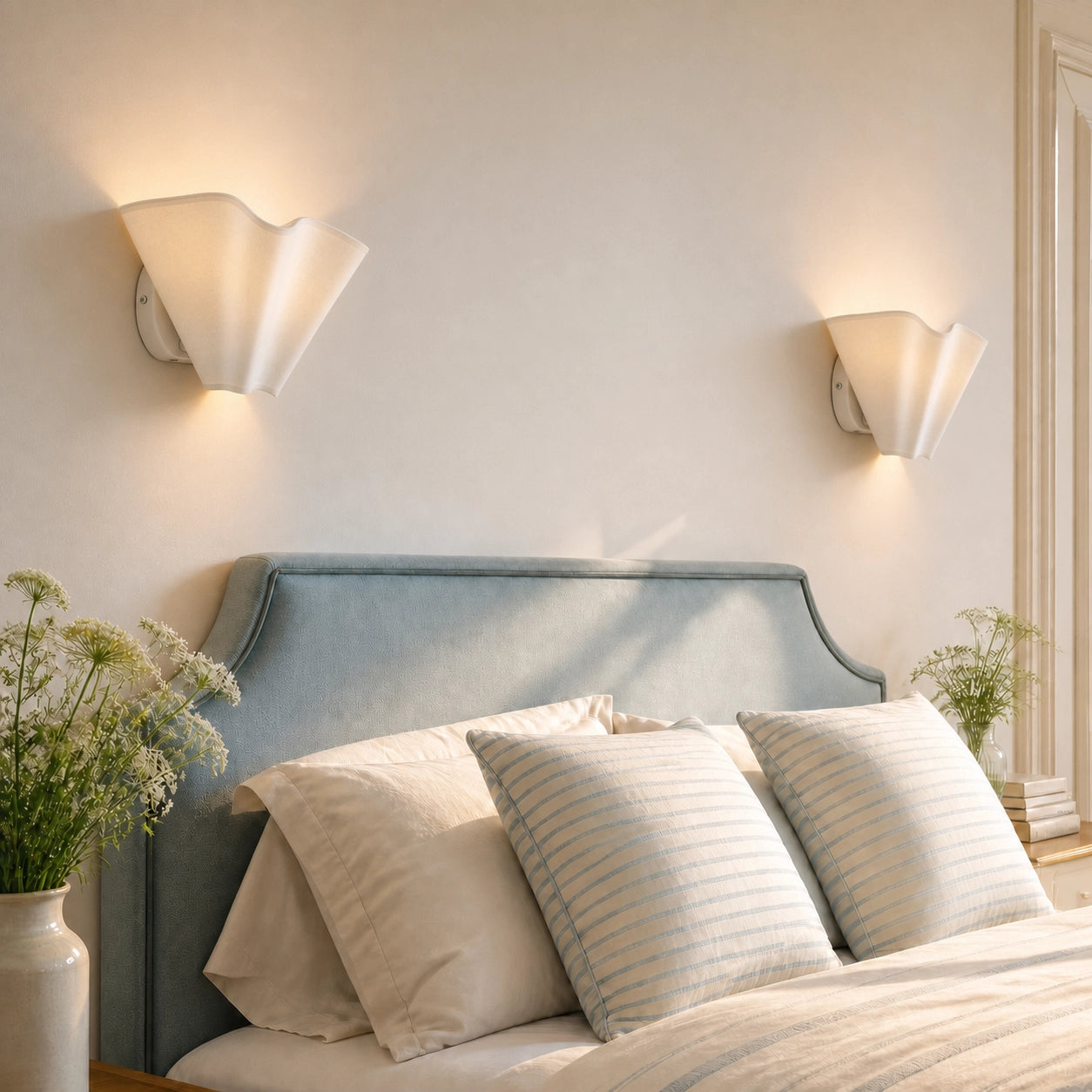 Modern Classic Linen Shade Scalloped Wall Lamp