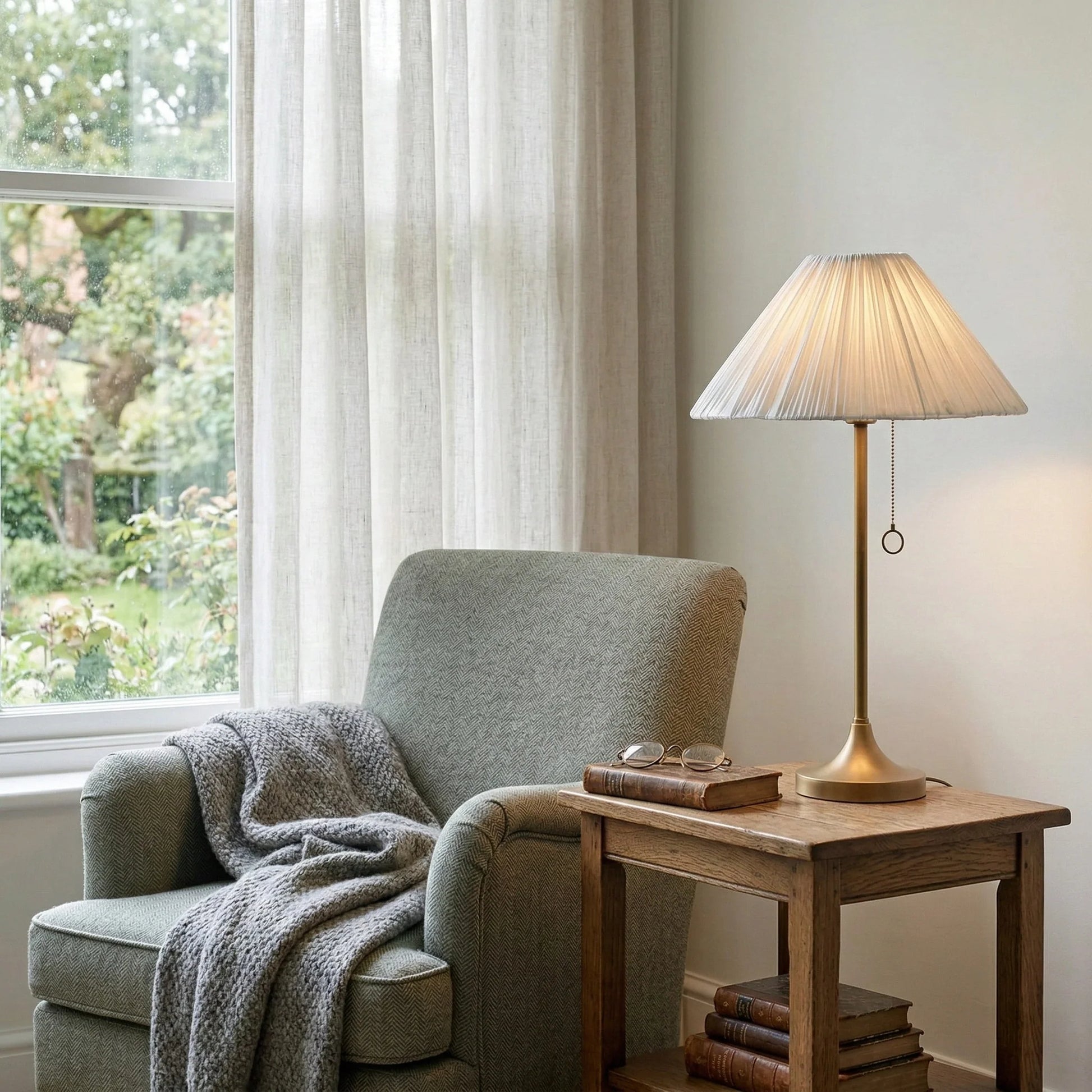 Vintage Pleated Shade Brass Table Light10.webp__PID:5d39086b-871e-48b3-8953-f459b01e37dd