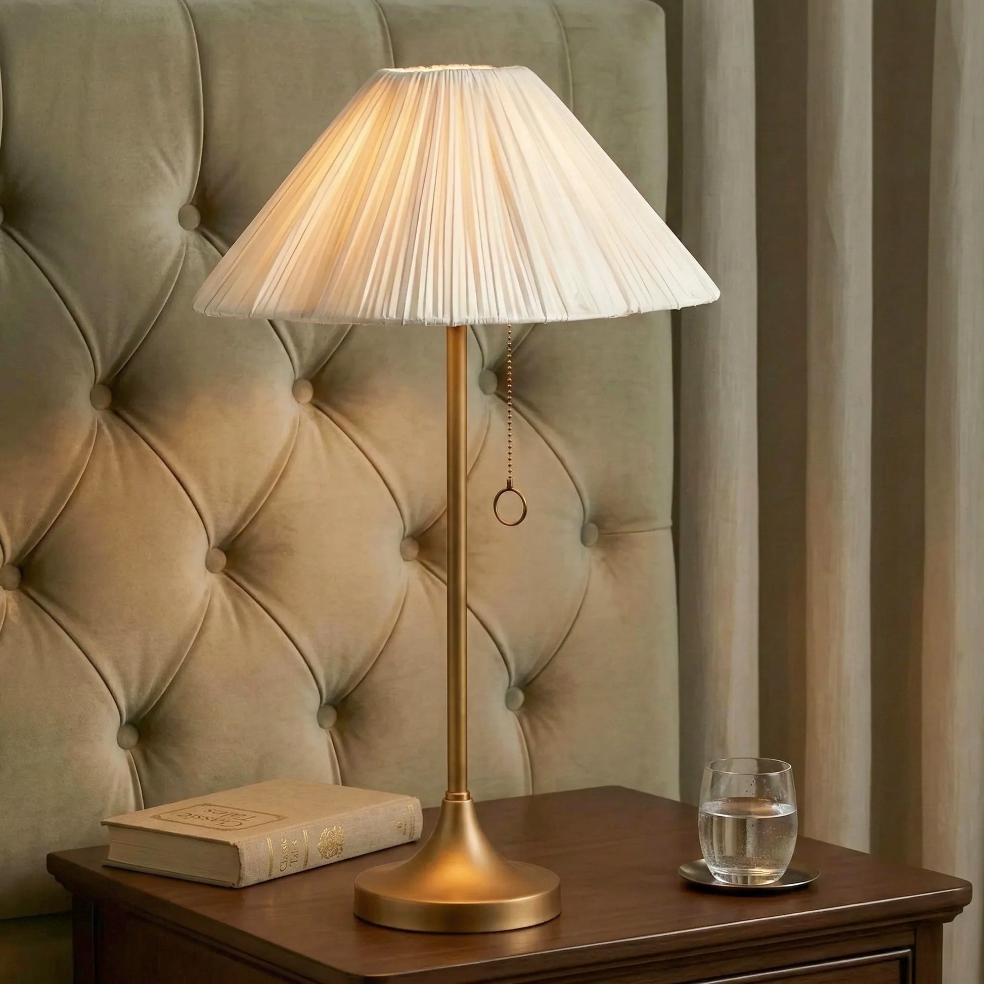 Vintage Pleated Shade Brass Table Light12.webp__PID:6536cdc2-2904-41b5-8b64-c7c6154b66ec