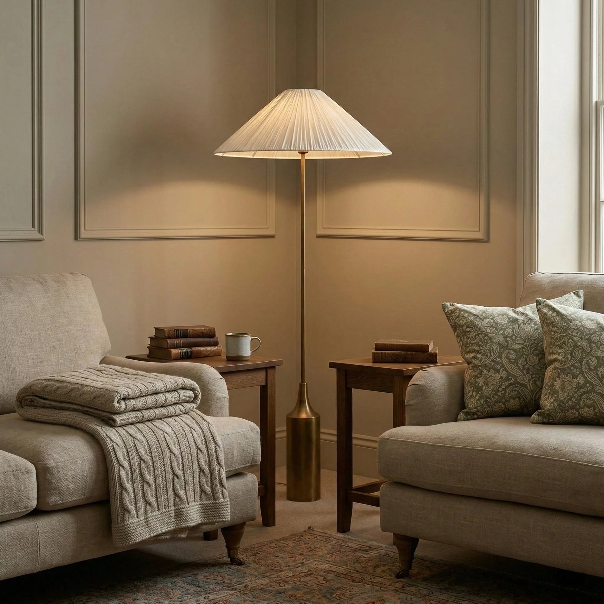 Vintage Scalloped Pleated Linen Floor Light3.webp__PID:51ebd52d-fe0a-45f0-ac79-68994bb87af0