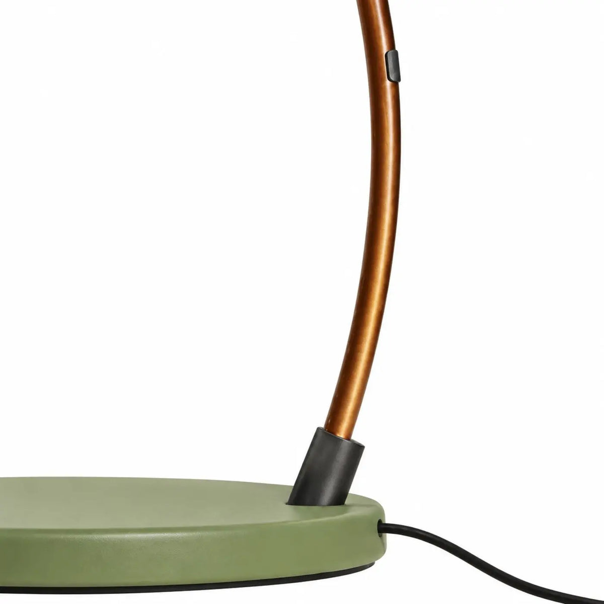 Style B wood-look pole black connector and green base detail